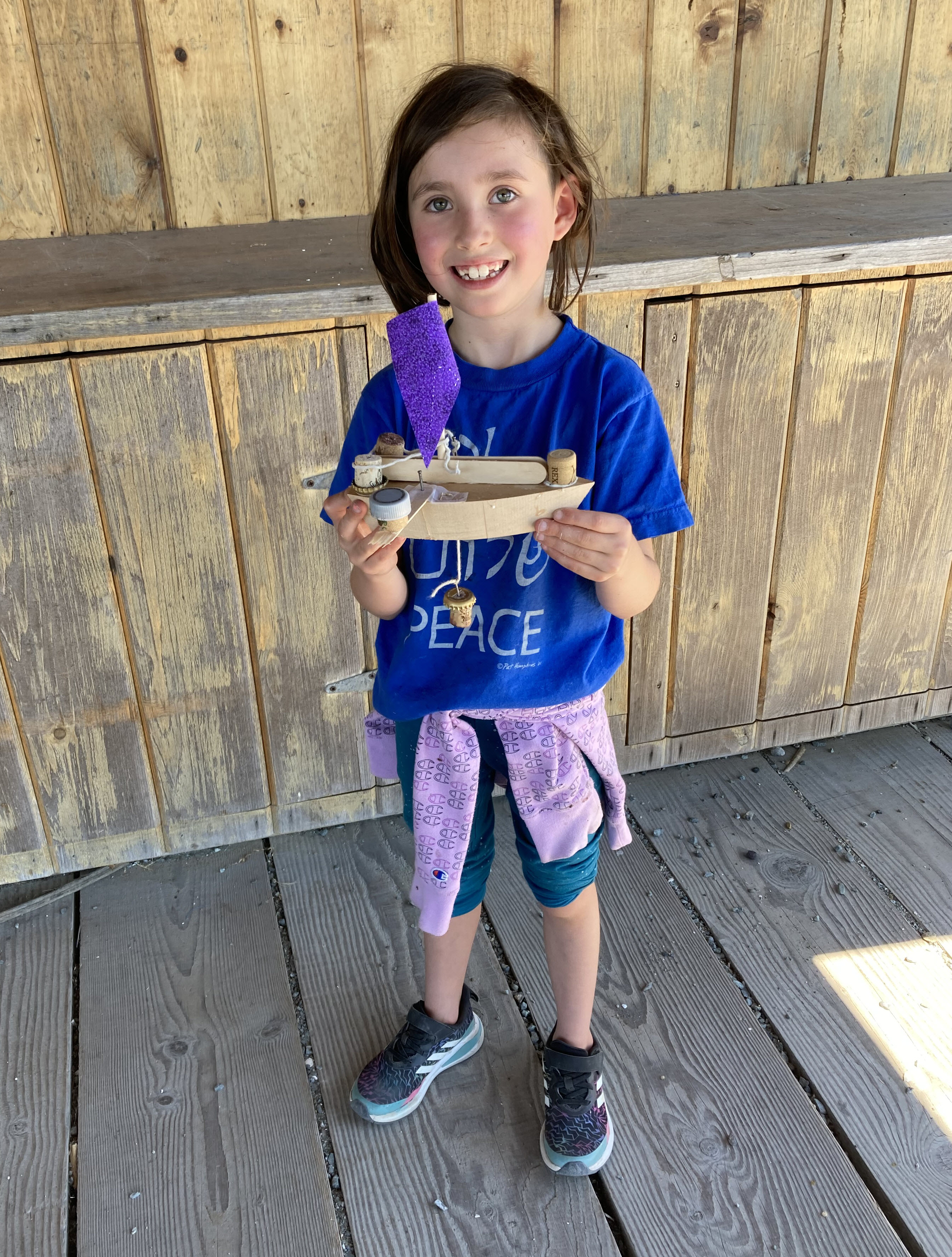 Mega-cute toy boat builder.